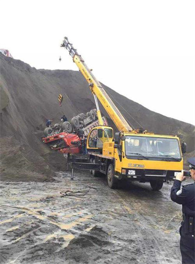 洞口上犹道路救援